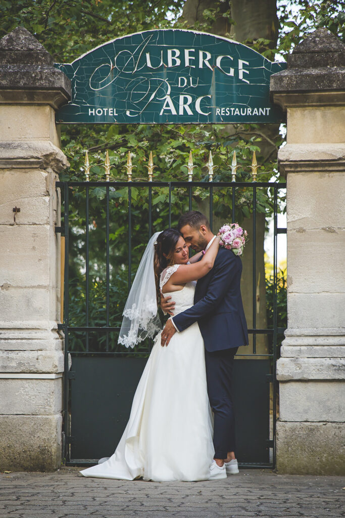 mariage-couple-auberge-du-parc-orgon-studio-dysphanie-aillaud-alexandre-photographe Mariage de Jérémy et Sandrine à l'auberge du Parc sur Orgon.