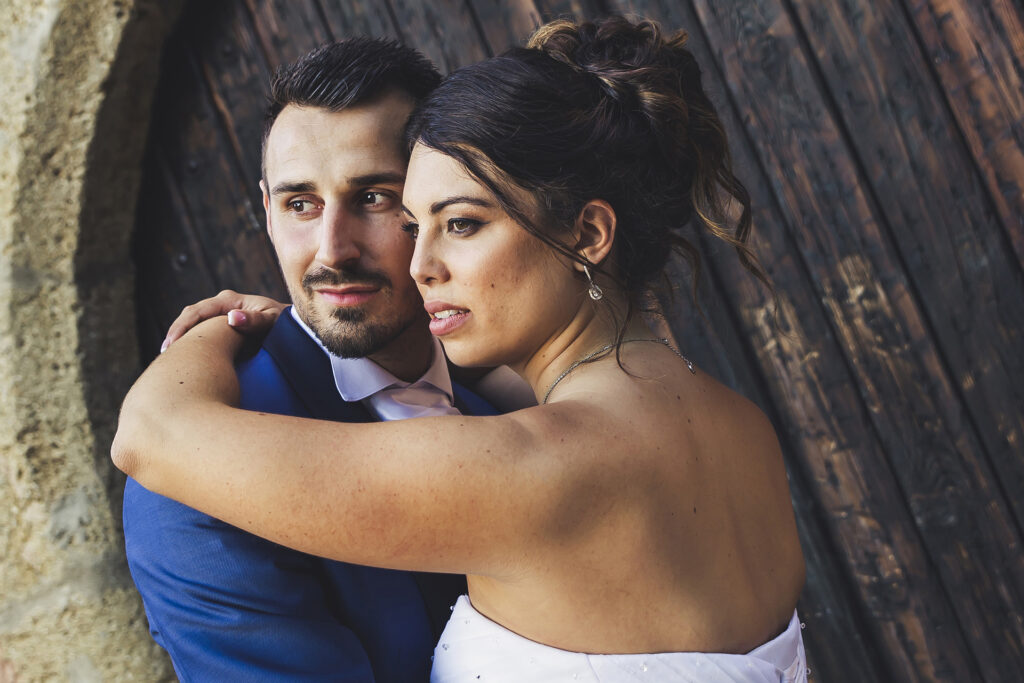 mariage-couple-mirapier-studio-dysphanie-photographe-aix-en-provence Photo de couple lors de la golden hour.